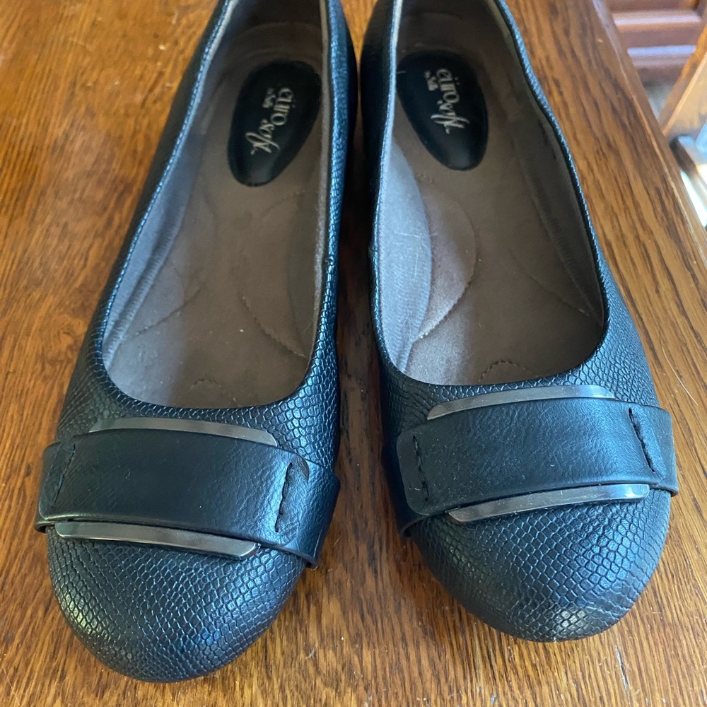 Black flats with stylish buckle